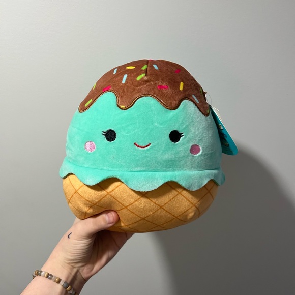 NWT Squishmallow Maya the Mint Ice Cream Claire’s Exclusive 8” Plush - Picture 1 of 3